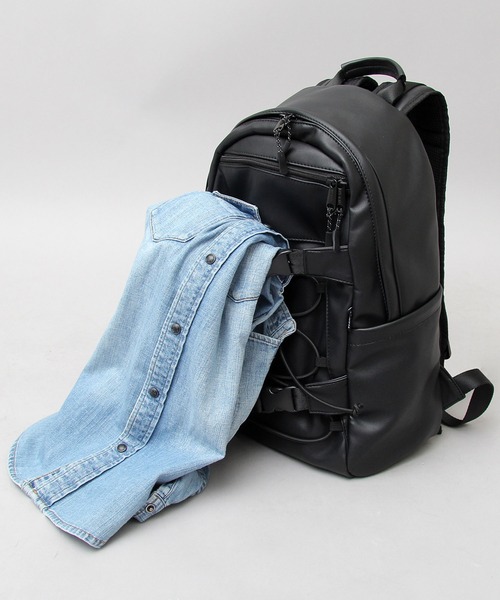 REGiSTA（レジスタ）の「REGiSTA / レジスタ / シープスレザーライク フェイクレザー ボードストラップ  バックパック / 大容量 / リュック（バックパック/リュック・メンズ・ブラック・FREE）」の6枚目の写真