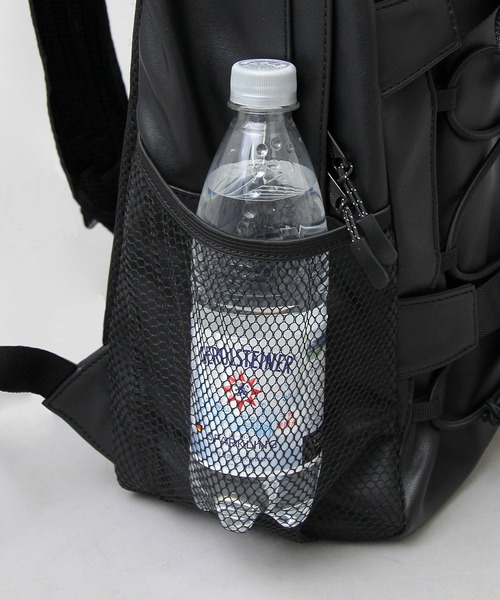 REGiSTA（レジスタ）の「REGiSTA / レジスタ / シープスレザーライク フェイクレザー ボードストラップ  バックパック / 大容量 / リュック（バックパック/リュック・メンズ・ブラック・FREE）」の7枚目の写真