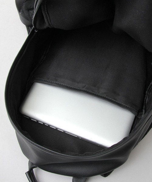REGiSTA（レジスタ）の「REGiSTA / レジスタ / シープスレザーライク フェイクレザー ボードストラップ  バックパック / 大容量 / リュック（バックパック/リュック・メンズ・ブラック・FREE）」の8枚目の写真