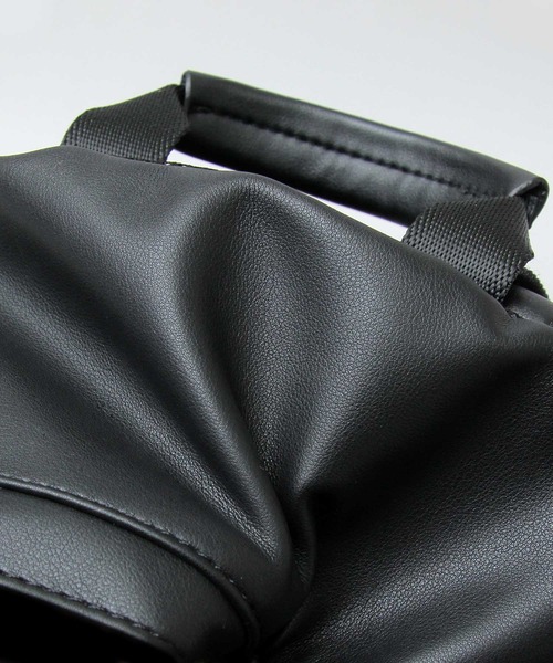 REGiSTA（レジスタ）の「REGiSTA / レジスタ / シープスレザーライク フェイクレザー ボードストラップ  バックパック / 大容量 / リュック（バックパック/リュック・メンズ・ブラック・FREE）」の9枚目の写真