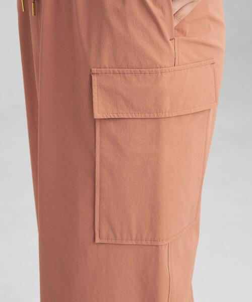 green label relaxing（グリーンレーベルリラクシング）の「ハッスイ UV イージー カーゴ スカート －撥水－－UVカット－（スカート・レディース・ネイビー/オレンジ・FREE）」の4枚目の写真