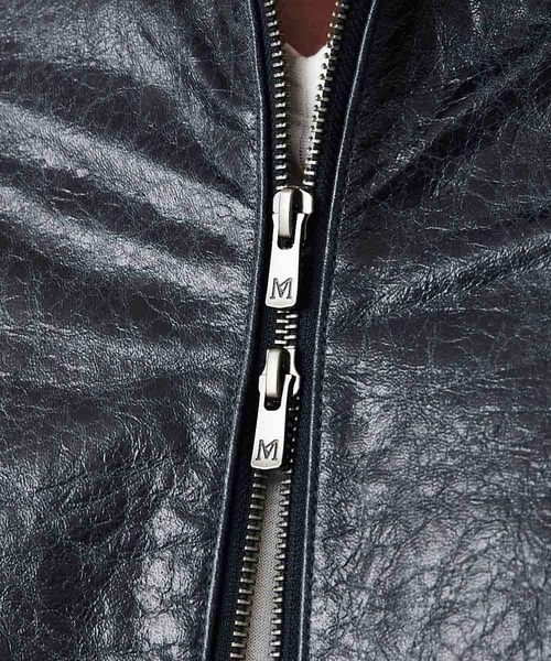 MICHEL KLEIN HOMME (ミッシェルクランオム)の「レザーブルゾン(クラックレザー)(ライダースジャケット・メンズ・ネイビー・MEDIUM/LARGE/X-LARGE)」の10枚目の写真