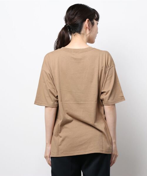 Samansa Mos2（サマンサ モスモス）の「アーチロゴプリントTシャツ（Tシャツ/カットソー・レディース・ブラック/ベージュ/オフホワイト/ブルー/ボルドー・ﾌﾘ-）」の6枚目の写真