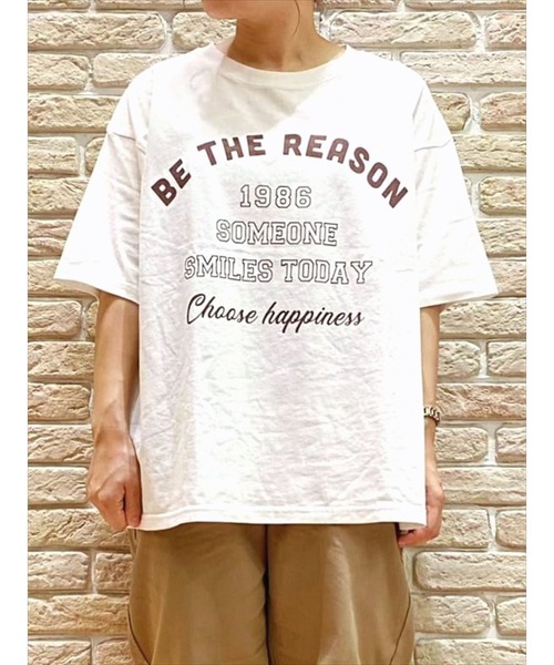 Samansa Mos2（サマンサ モスモス）の「アーチロゴプリントTシャツ（Tシャツ/カットソー・レディース・ブラック/ベージュ/オフホワイト/ブルー/ボルドー・ﾌﾘ-）」の2枚目の写真