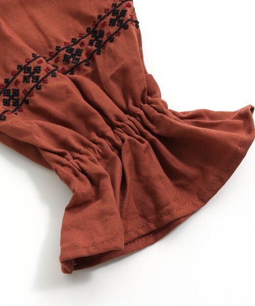 BREEZE（ブリーズ）の「袖刺繍ブラウス（シャツ/ブラウス・キッズ・ブラウン/オフホワイト・150/90/100/130/140/110/120）」の7枚目の写真