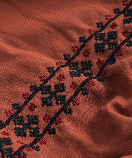 BREEZE（ブリーズ）の「袖刺繍ブラウス（シャツ/ブラウス・キッズ・ブラウン/オフホワイト・150/90/100/130/140/110/120）」の8枚目の写真