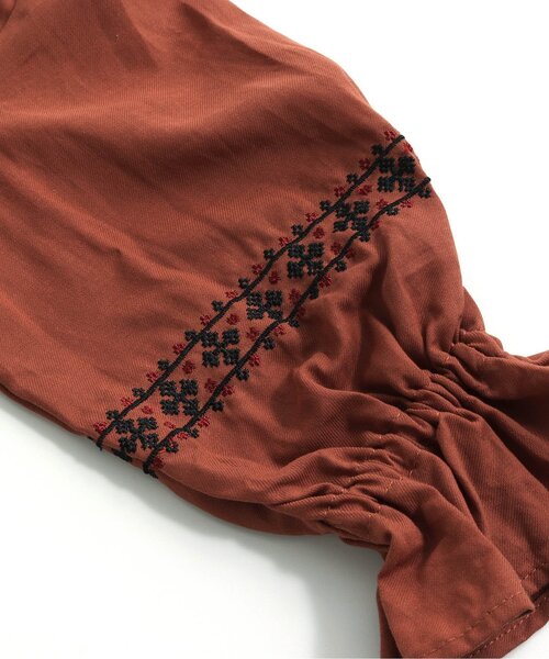 BREEZE（ブリーズ）の「袖刺繍ブラウス（シャツ/ブラウス・キッズ・ブラウン/オフホワイト・150/90/100/130/140/110/120）」の9枚目の写真