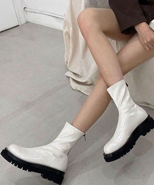 SUGAR BISKET(シュガービスケット)の「バックファスナー厚底ショートブーツ(ブーツ・レディース・ホワイト/ブラック・38/39/35/36/37)」の5枚目の写真