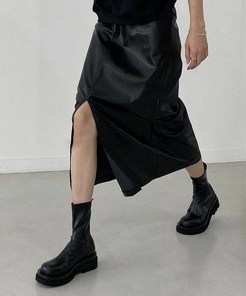 SUGAR BISKET(シュガービスケット)の「バックファスナー厚底ショートブーツ(ブーツ・レディース・ホワイト/ブラック・38/39/35/36/37)」の4枚目の写真