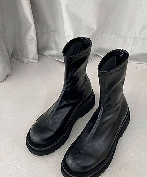 SUGAR BISKET(シュガービスケット)の「バックファスナー厚底ショートブーツ(ブーツ・レディース・ホワイト/ブラック・38/39/35/36/37)」の3枚目の写真