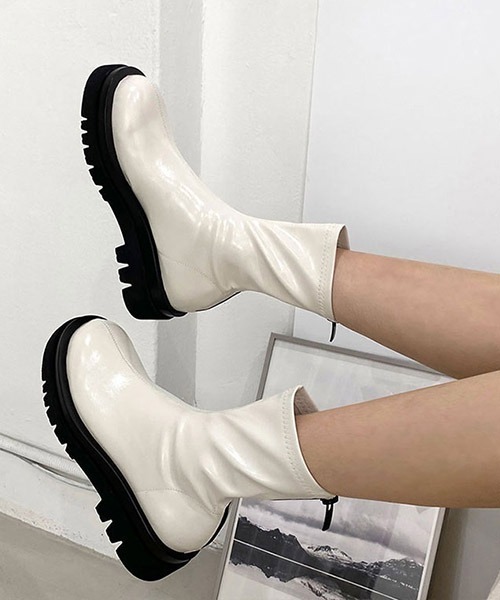 SUGAR BISKET(シュガービスケット)の「バックファスナー厚底ショートブーツ(ブーツ・レディース・ホワイト/ブラック・38/39/35/36/37)」の15枚目の写真