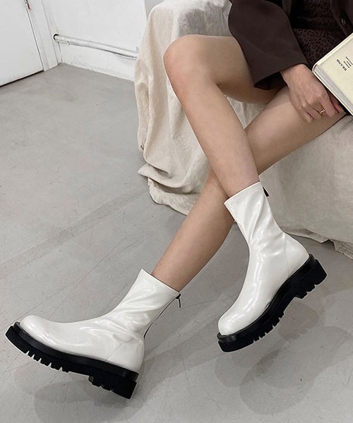 SUGAR BISKET(シュガービスケット)の「バックファスナー厚底ショートブーツ(ブーツ・レディース・ホワイト/ブラック・38/39/35/36/37)」の14枚目の写真