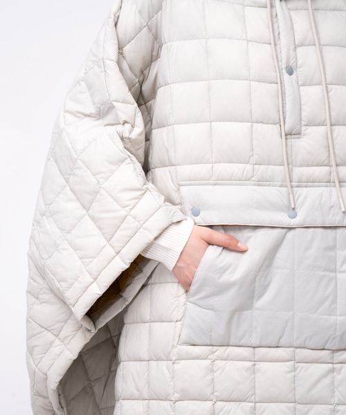 TAION（タイオン）の「【 TAION / タイオン 】 マウンテン ダウン ポンチョ TAION106MTPC DON（ポンチョ・レディース・オリーブドラブ/ブラック/ネイビー/キャメル/ライトグレー・FREE）」の11枚目の写真