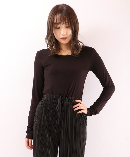 FUNALIVE(ファンアライブ)の「PAGE ONE 無地Uネック長袖Tシャツ(Tシャツ/カットソー・レディース・ダークグレー/ブラック/ネイビー/杢グレー/オフホワイト・FREE)」の2枚目の写真