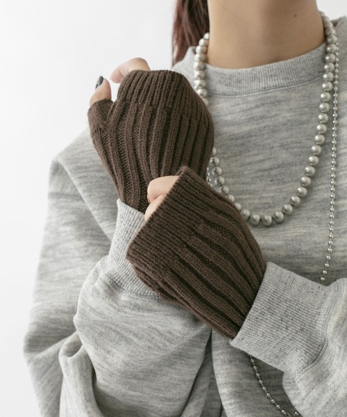 KBF(ケイビーエフ)の「ランダムリブアームウォーマー(手袋・レディース・ベージュ/ブラウン/グレー・ONE)」の3枚目の写真