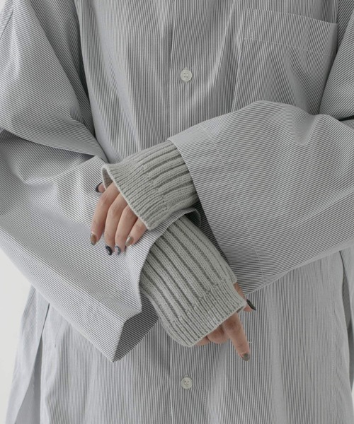 KBF(ケイビーエフ)の「ランダムリブアームウォーマー(手袋・レディース・ベージュ/ブラウン/グレー・ONE)」の2枚目の写真