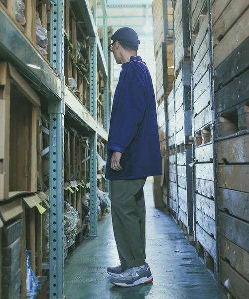 WAIPER.inc(ワイパーインク)の「NEWLYN-C CORDUROY SMOCK ROUND NECK(シャツ/ブラウス・メンズ・ブラック/ネイビー/ブラウン/タン・M/L/XL)」の5枚目の写真