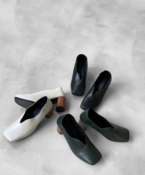 Solace(ソレイス)の「スクエアトゥVカットパンプス(パンプス・レディース・ブラック/グリーン/アイボリー・LL/M/L)」の1枚目の写真