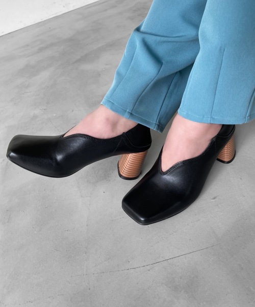 Solace(ソレイス)の「スクエアトゥVカットパンプス(パンプス・レディース・ブラック/グリーン/アイボリー・LL/M/L)」の4枚目の写真