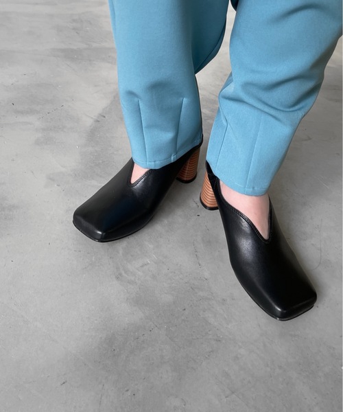 Solace(ソレイス)の「スクエアトゥVカットパンプス(パンプス・レディース・ブラック/グリーン/アイボリー・LL/M/L)」の5枚目の写真