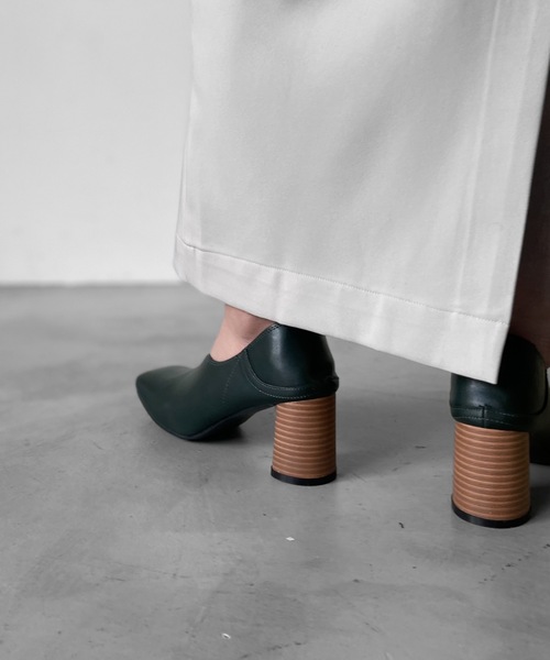 Solace(ソレイス)の「スクエアトゥVカットパンプス(パンプス・レディース・ブラック/グリーン/アイボリー・LL/M/L)」の11枚目の写真