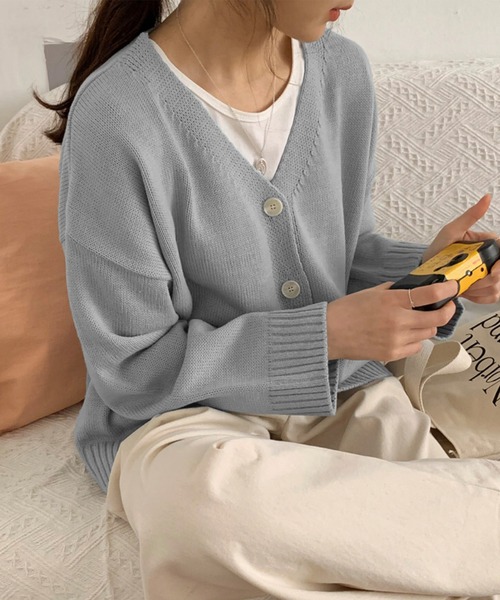 AMOUR BOX（アムールボックス）の「Vネックニットカーディガン（カーディガン/ボレロ・レディース・ブラック/ベージュ/ネイビー/ブラウン/グレー/グリーン/クリーム/モカ/ワイン/チャコール・MEDIUM/LARGE）」の3枚目の写真