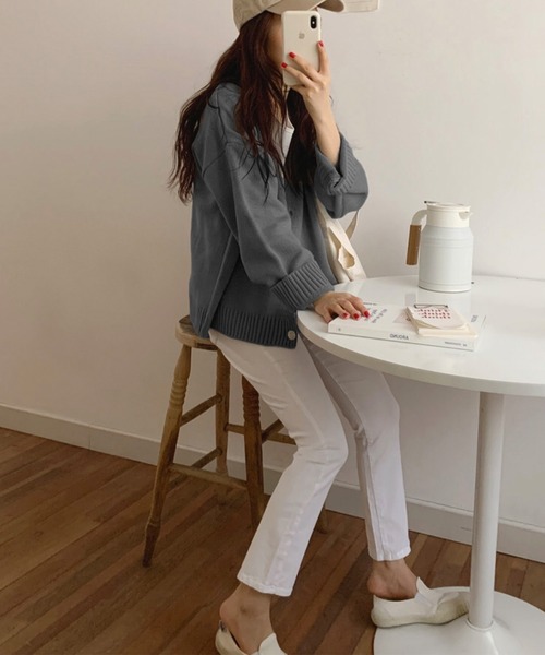 AMOUR BOX（アムールボックス）の「Vネックニットカーディガン（カーディガン/ボレロ・レディース・ブラック/ベージュ/ネイビー/ブラウン/グレー/グリーン/クリーム/モカ/ワイン/チャコール・MEDIUM/LARGE）」の15枚目の写真