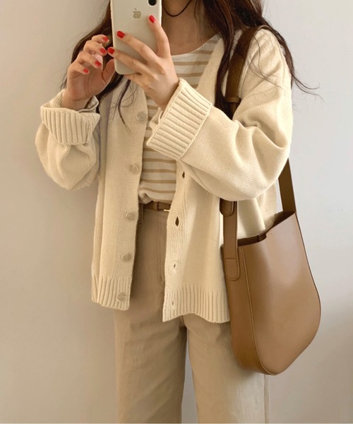 AMOUR BOX（アムールボックス）の「Vネックニットカーディガン（カーディガン/ボレロ・レディース・ブラック/ベージュ/ネイビー/ブラウン/グレー/グリーン/クリーム/モカ/ワイン/チャコール・MEDIUM/LARGE）」の19枚目の写真