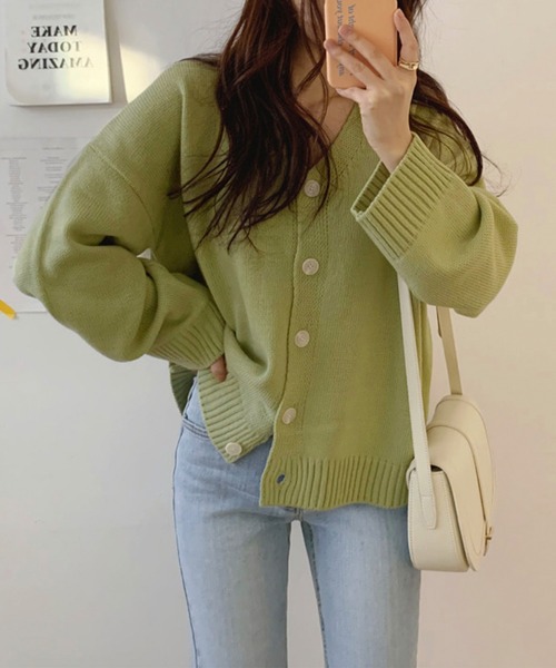 AMOUR BOX（アムールボックス）の「Vネックニットカーディガン（カーディガン/ボレロ・レディース・ブラック/ベージュ/ネイビー/ブラウン/グレー/グリーン/クリーム/モカ/ワイン/チャコール・MEDIUM/LARGE）」の20枚目の写真