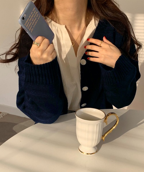 AMOUR BOX（アムールボックス）の「Vネックニットカーディガン（カーディガン/ボレロ・レディース・ブラック/ベージュ/ネイビー/ブラウン/グレー/グリーン/クリーム/モカ/ワイン/チャコール・MEDIUM/LARGE）」の22枚目の写真