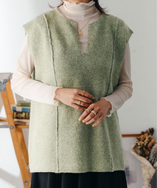 fupel（フぺル）の「キーネックMIXニットベスト（ベスト・レディース・ダークブラウン/ライトグリーン・SMALL/MEDIUM）」の2枚目の写真