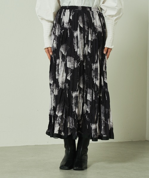 Lui's（ルイス）の「アートプリントプリーツスカート（スカート・レディース・ブラック/アイボリー・FREE）」の6枚目の写真