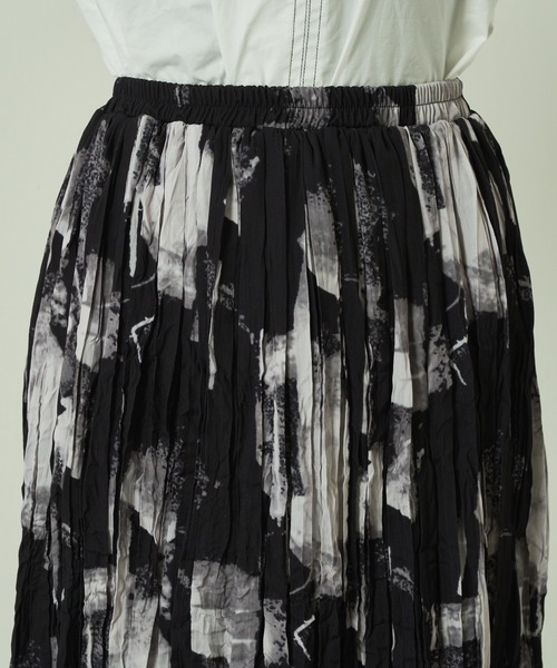 Lui's（ルイス）の「アートプリントプリーツスカート（スカート・レディース・ブラック/アイボリー・FREE）」の10枚目の写真