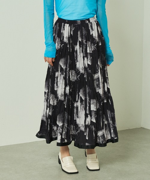 Lui's（ルイス）の「アートプリントプリーツスカート（スカート・レディース・ブラック/アイボリー・FREE）」の16枚目の写真