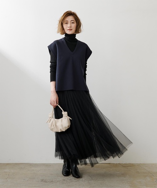 UR'S(ユアーズ)の「Vネックニットベスト(ベスト・レディース・ネイビー/ブラック/アイボリー・M/S/L)」の13枚目の写真