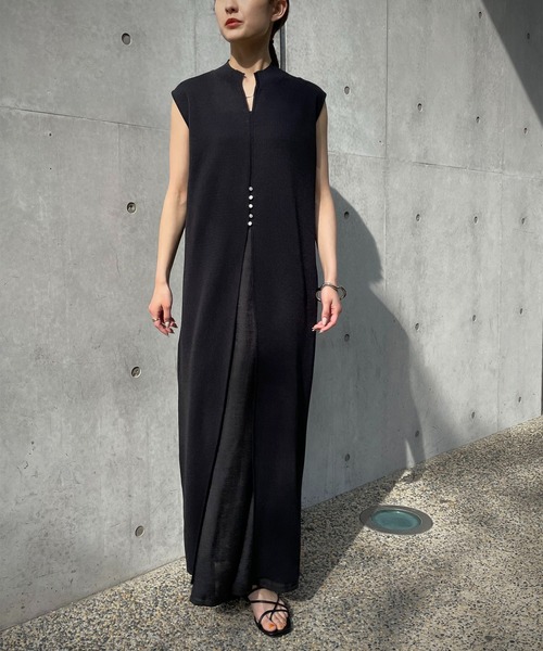 &g'aime（アンジェム）の「【&g’aime】センタースリットノースリーブニット（ニット/セーター・レディース・ライトブルー/ブラック/グレイッシュベージュ・FREE）」の4枚目の写真