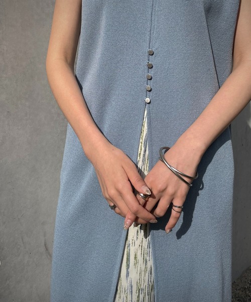 &g'aime（アンジェム）の「【&g’aime】センタースリットノースリーブニット（ニット/セーター・レディース・ライトブルー/ブラック/グレイッシュベージュ・FREE）」の14枚目の写真