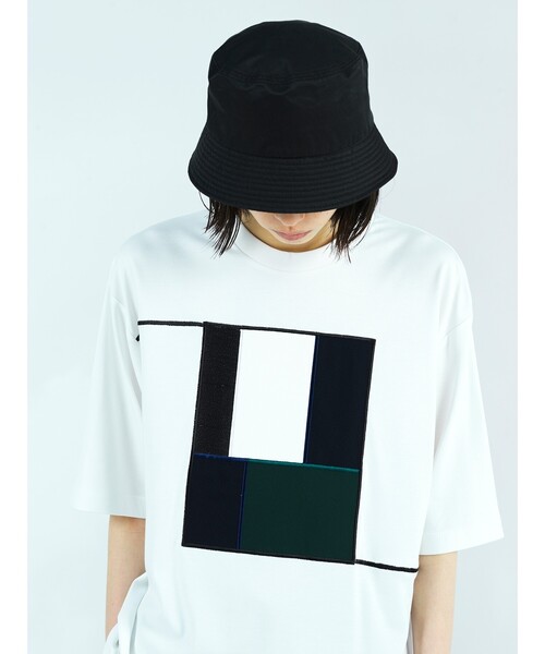 tk.TAKEO KIKUCHI（ティーケータケオキクチ）の「◆ジオメエンブロアマウントカットソー（Tシャツ/カットソー・メンズ・ブラック/オフホワイト・02/03）」の2枚目の写真