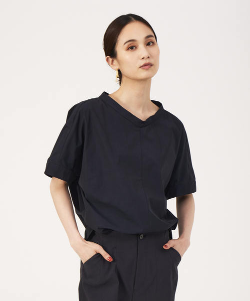 qualite（カリテ）の「撥水タフタTブラウス（シャツ/ブラウス・レディース・ホワイト/ライトブルー/マスタード/ネイビー・フリー）」の9枚目の写真