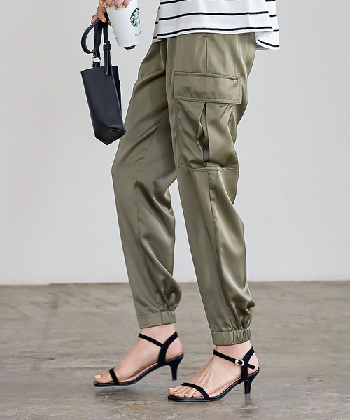 KOBE LETTUCE（コウベレタス）の「サテンカーゴジョガーパンツ（カーゴパンツ・レディース・ブラック系/オリーブ/ライトパープル/ピンク・FREE）」の3枚目の写真