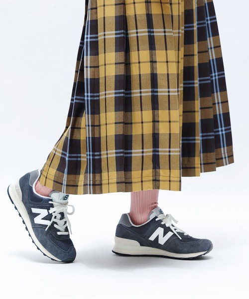 NEW BALANCE(ニューバランス)の「574(スニーカー・メンズ・オレンジ/ネイビー/レッド・22.5cm/24.0cm/27.5cm/28.5cm/29.0cm/23.0cm/26.5cm/28.0cm/23.5cm/25.0cm/25.5cm/27.0cm/24.5cm/26.0cm)」の2枚目の写真