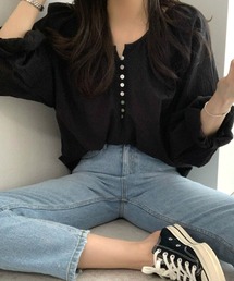 Dita Muaj. | クルーネックボタンブラウスブラウス(シャツ/ブラウス)
