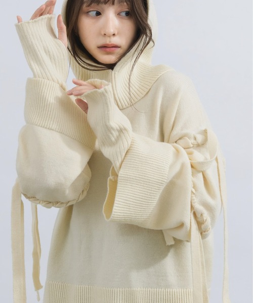 NEUNA(ヌナ)の「【他と差のつくデザインニット。】ボリュームスリーブフリンジニット(ニット/セーター・レディース・ブラック/ブラウン/アイボリー・FREE)」の4枚目の写真