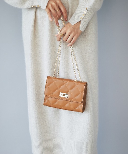 RIVE DROITE（リヴドロワ）の「アクセサリーのように持てるミニバッグ/レザーキルトミニチェーンバッグ（ショルダーバッグ・レディース・ブラック/キャメル/レッド・FREE）」の12枚目の写真