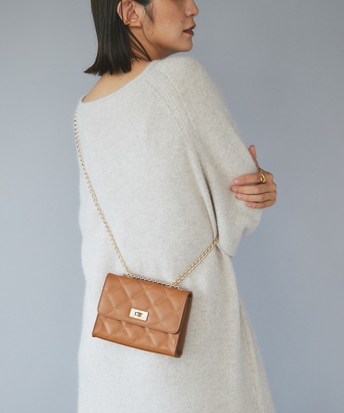 RIVE DROITE（リヴドロワ）の「アクセサリーのように持てるミニバッグ/レザーキルトミニチェーンバッグ（ショルダーバッグ・レディース・ブラック/キャメル/レッド・FREE）」の16枚目の写真