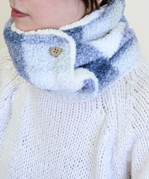 emesuelee（エメスーリー）の「ボタン付きネックウォーマー 通学 通勤 可愛い（ネックウォーマー/スヌード・レディース・ブラック系1/ブラック系2/ブラウン系1/ネイビー系1/ネイビー系2/ネイビー系3/サックスブルー/イエロー/アイボリー/ライトグレー/ブラック/グレー/ベージュ/ネイビー/ブラウン/ダークベージュ/カーキ/ブルー/ネイビー系4・フリー）」の17枚目の写真