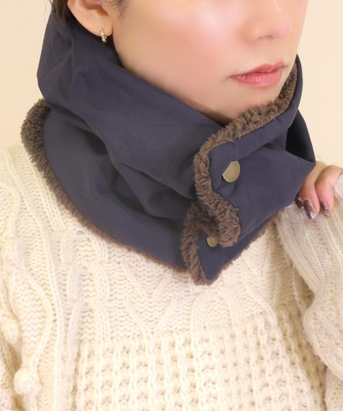 emesuelee（エメスーリー）の「ボタン付きネックウォーマー 通学 通勤 可愛い（ネックウォーマー/スヌード・レディース・ブラック系1/ブラック系2/ブラウン系1/ネイビー系1/ネイビー系2/ネイビー系3/サックスブルー/イエロー/アイボリー/ライトグレー/ブラック/グレー/ベージュ/ネイビー/ブラウン/ダークベージュ/カーキ/ブルー/ネイビー系4・フリー）」の18枚目の写真