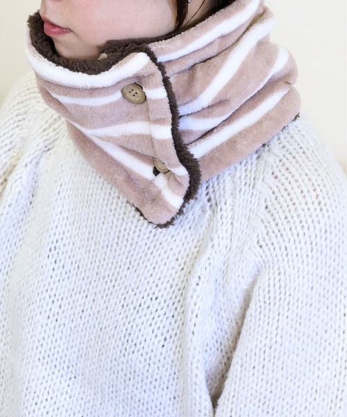 emesuelee（エメスーリー）の「ボタン付きネックウォーマー 通学 通勤 可愛い（ネックウォーマー/スヌード・レディース・ブラック系1/ブラック系2/ブラウン系1/ネイビー系1/ネイビー系2/ネイビー系3/サックスブルー/イエロー/アイボリー/ライトグレー/ブラック/グレー/ベージュ/ネイビー/ブラウン/ダークベージュ/カーキ/ブルー/ネイビー系4・フリー）」の10枚目の写真