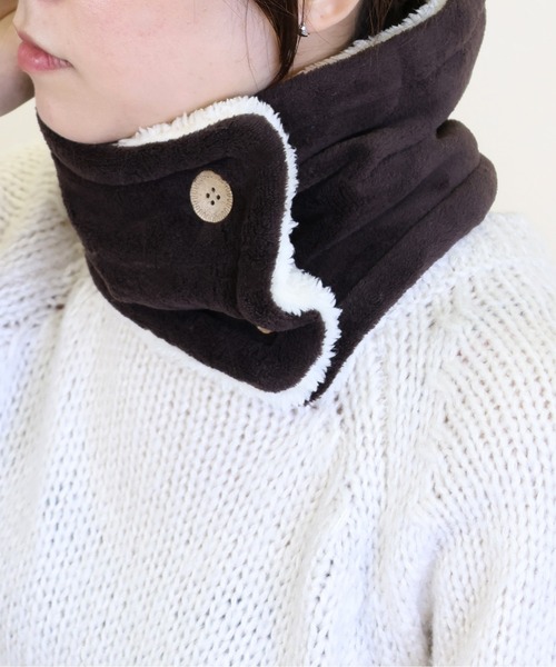 emesuelee（エメスーリー）の「ボタン付きネックウォーマー 通学 通勤 可愛い（ネックウォーマー/スヌード・レディース・ブラック系1/ブラック系2/ブラウン系1/ネイビー系1/ネイビー系2/ネイビー系3/サックスブルー/イエロー/アイボリー/ライトグレー/ブラック/グレー/ベージュ/ネイビー/ブラウン/ダークベージュ/カーキ/ブルー/ネイビー系4・フリー）」の8枚目の写真