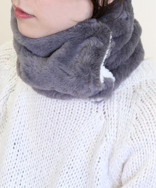 emesuelee（エメスーリー）の「ボタン付きネックウォーマー 通学 通勤 可愛い（ネックウォーマー/スヌード・レディース・ブラック系1/ブラック系2/ブラウン系1/ネイビー系1/ネイビー系2/ネイビー系3/サックスブルー/イエロー/アイボリー/ライトグレー/ブラック/グレー/ベージュ/ネイビー/ブラウン/ダークベージュ/カーキ/ブルー/ネイビー系4・フリー）」の7枚目の写真